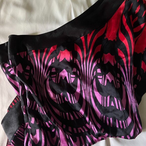 Bebe One-Shoulder Pattern Tank ✰ - Picture 4 of 4